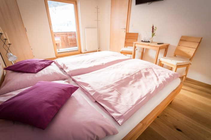 Violettes Schlafzimmer